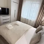 Cozy Luxury In Center Of Historical Apartment