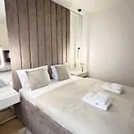 Cozy Luxury In Center Of Historical Apartment Brașov