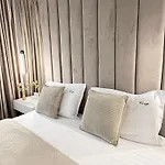 Cozy Luxury In Center Of Historical 3*