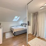 Cozy Luxury In Center Of Historical Apartment