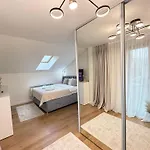 Cozy Luxury In Center Of Historical Apartment
