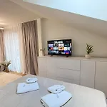 Cozy Luxury In Center Of Historical Apartment