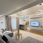 Cozy Luxury In Center Of Historical Apartment
