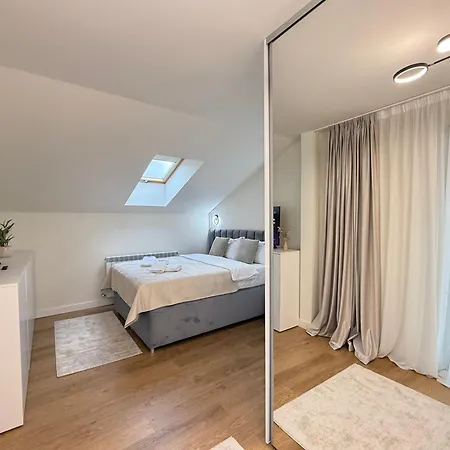 Cozy Luxury In Center Of Historical Apartment