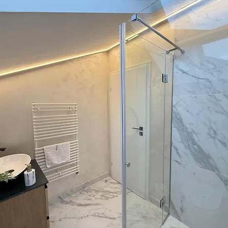 Cozy Luxury In Center Of Historical Apartment