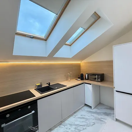 Cozy Luxury In Center Of Historical Apartment